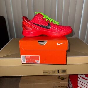 Nike Kobe 6 “Reverse Grinch” sneakers . BRAND NEW! In original box